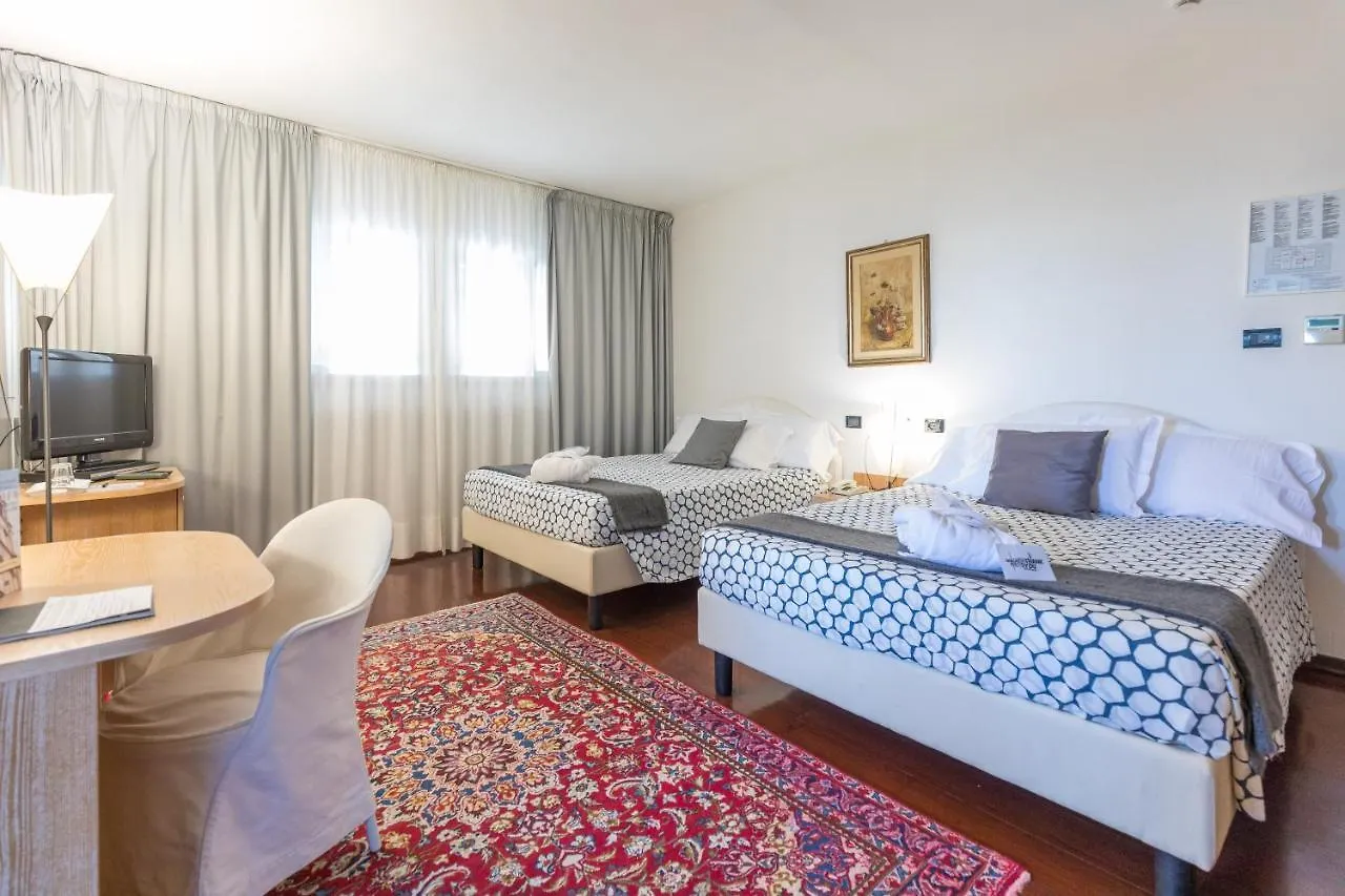 Hotel Logonovo Лидо-дельи-Эстенси 3*,